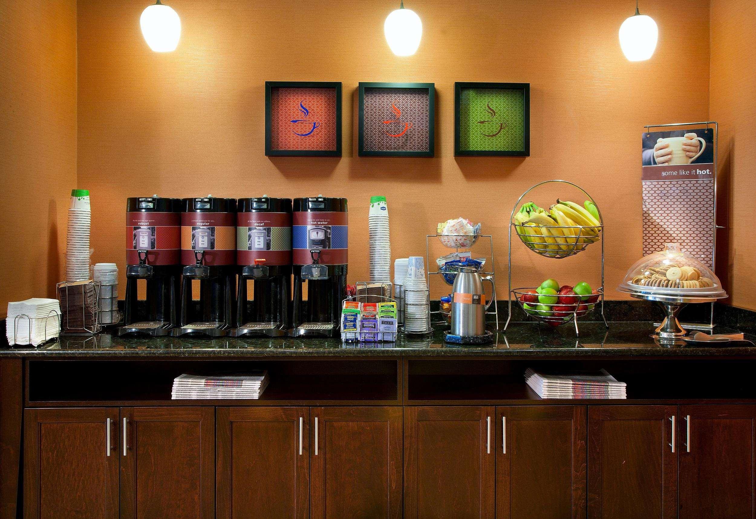 Hampton Inn Alexandria Restaurant photo
