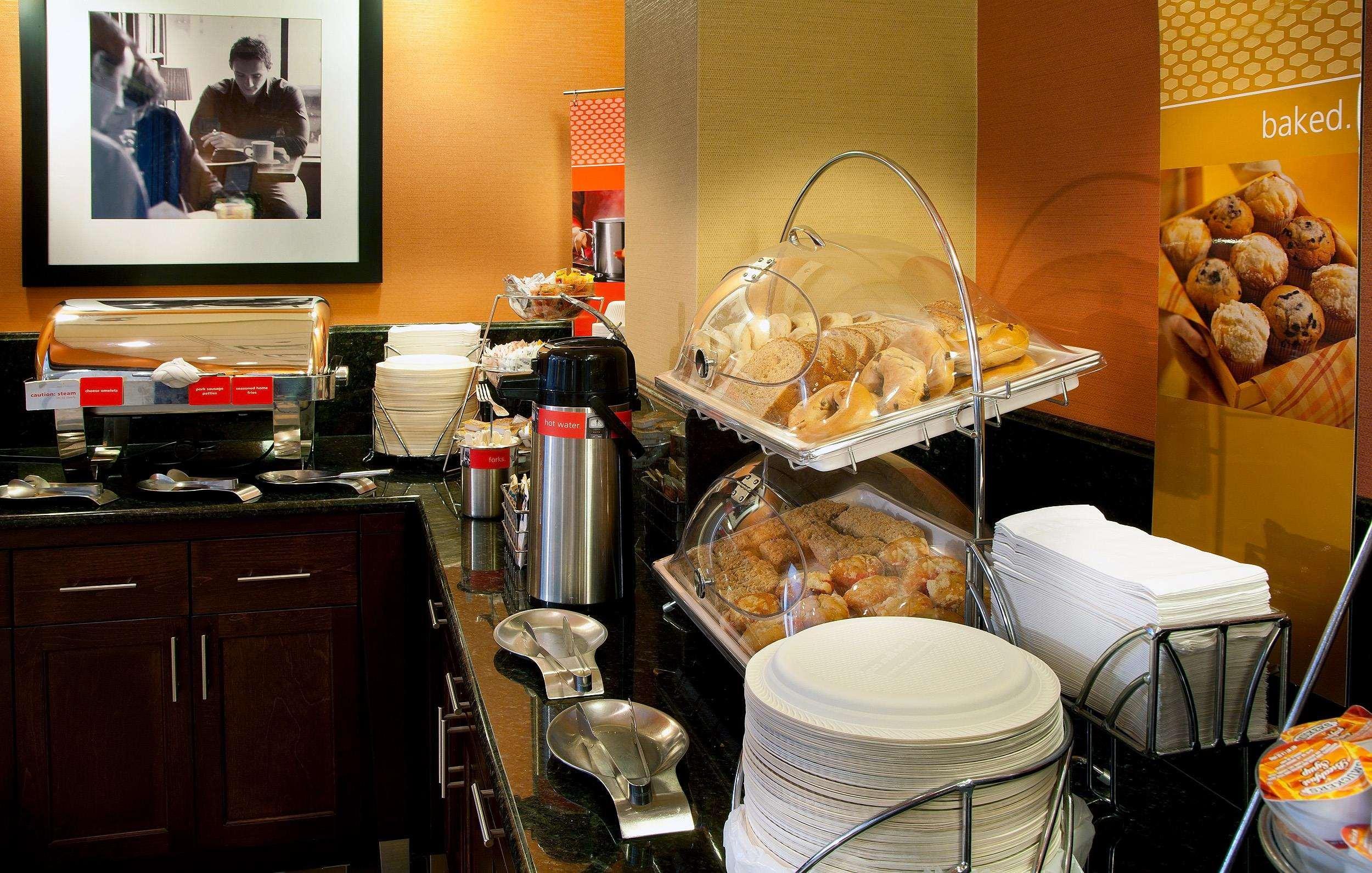 Hampton Inn Alexandria Restaurant photo