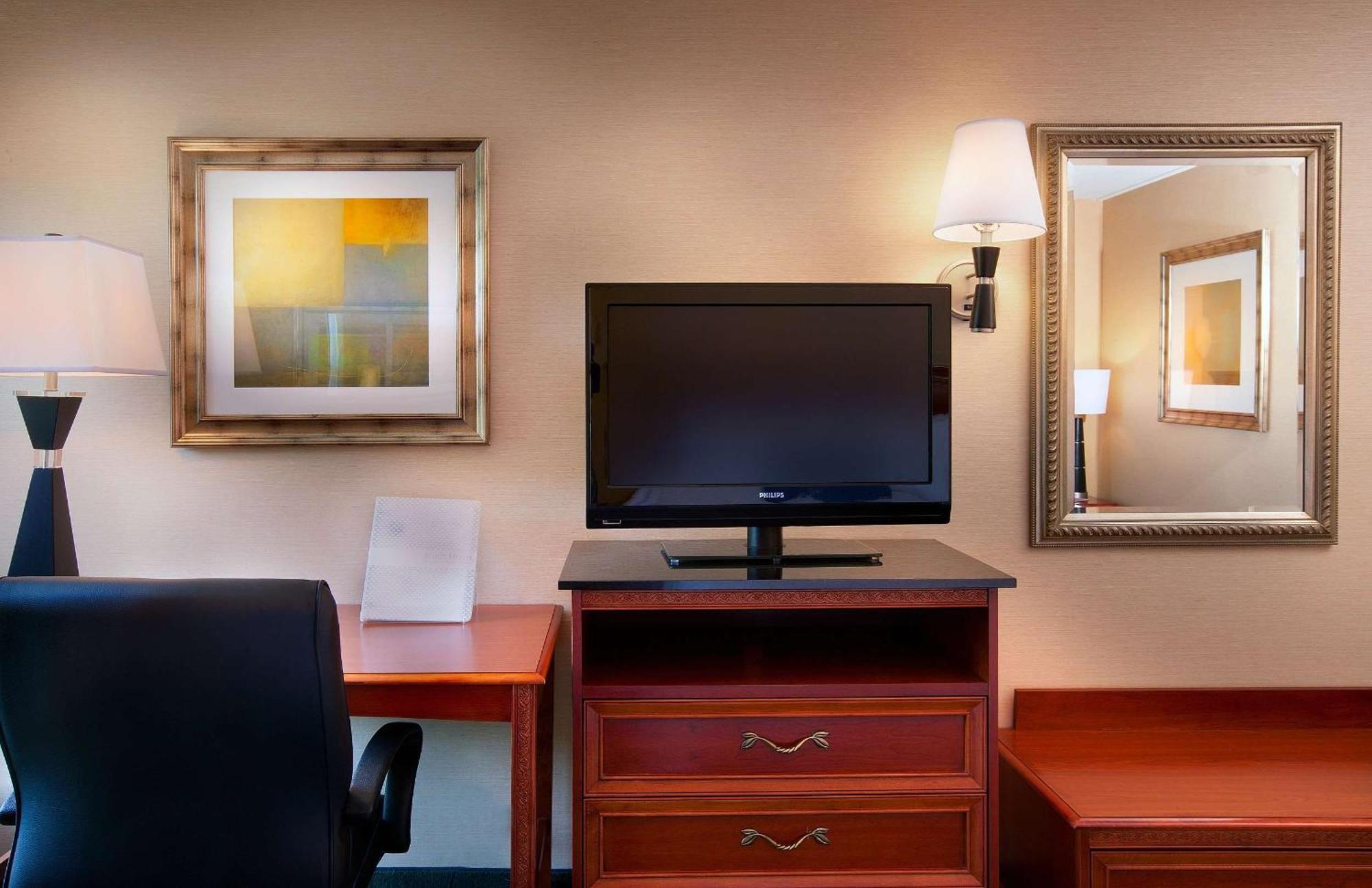 Hampton Inn Alexandria Exterior photo
