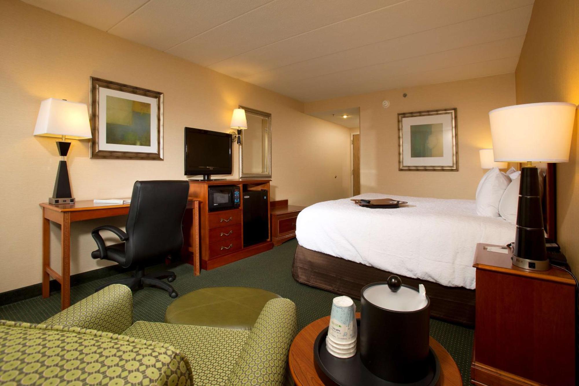 Hampton Inn Alexandria Exterior photo