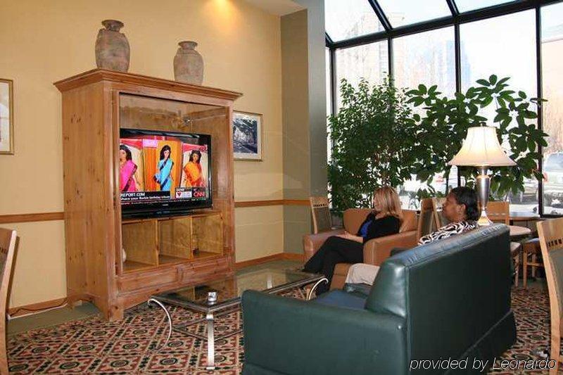 Hampton Inn Alexandria Interior photo