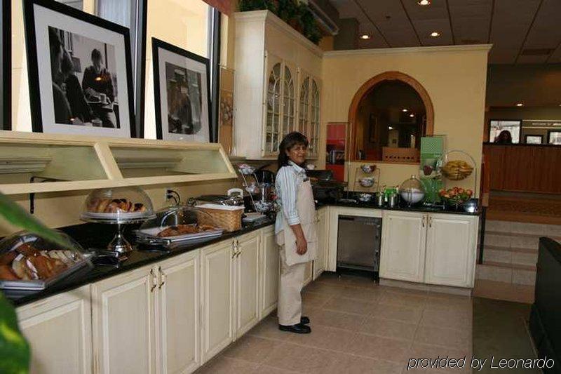 Hampton Inn Alexandria Restaurant photo